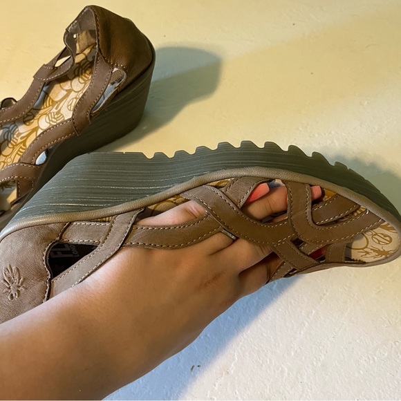 NWOT fly London tan wedges - Picture 4 of 7